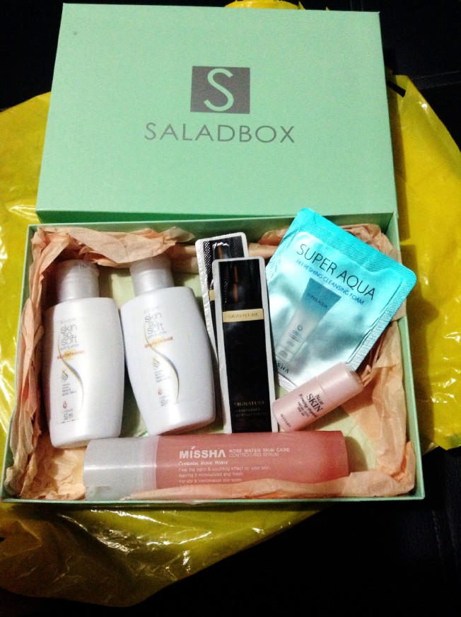 This is not the original May 2013 SaladBox. I just included the freebies I got from my other order to make it look full.